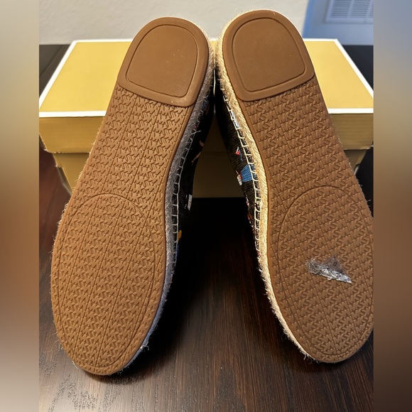 MICHAEL KORS JET SET SHOES 👟 HTF! - Picture 2 of 8